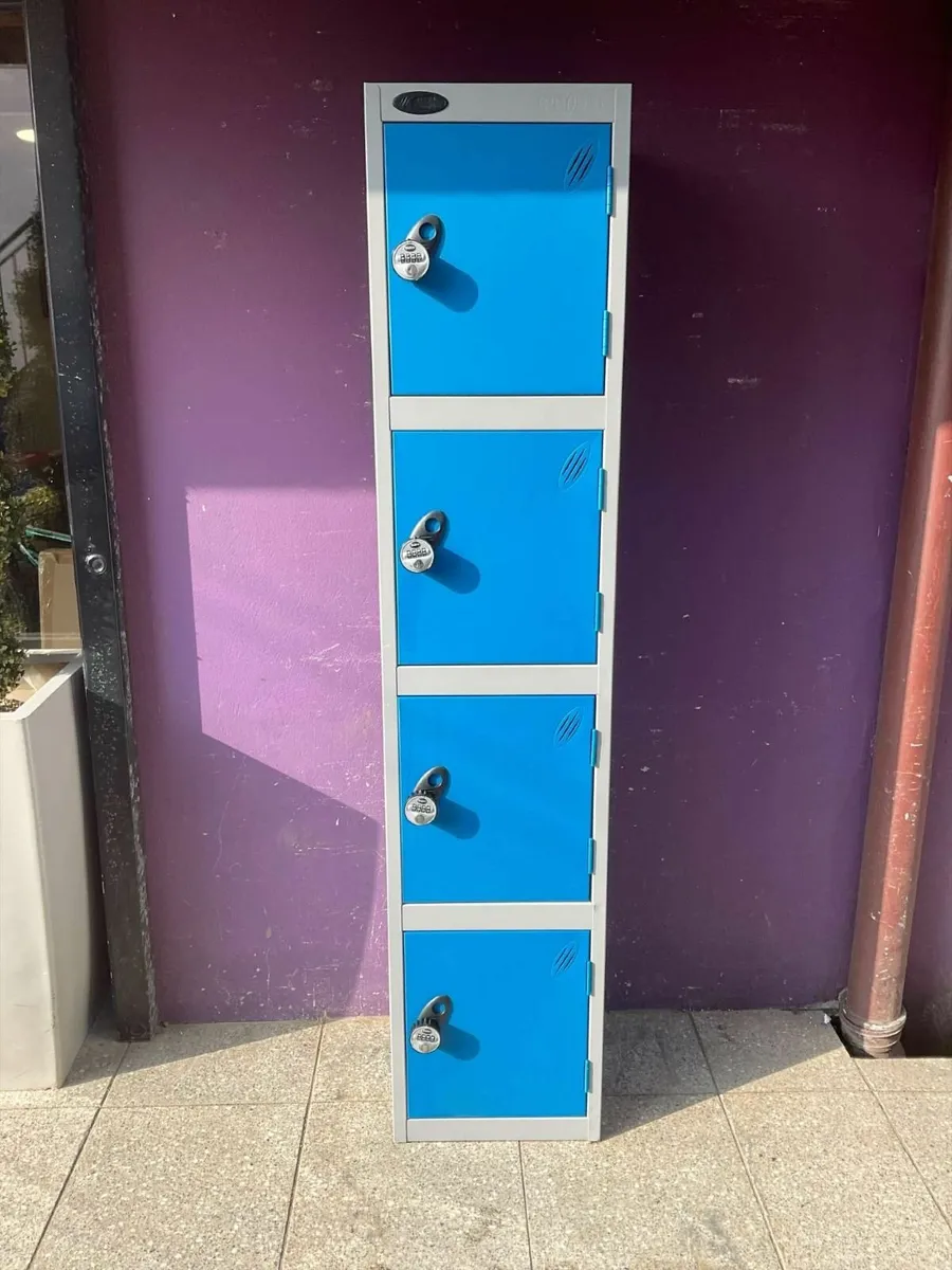 Probe personnel locker with combination lock - Image 1