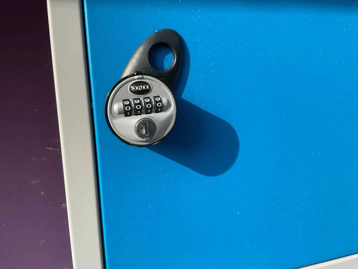 Probe personnel locker with combination lock - Image 3