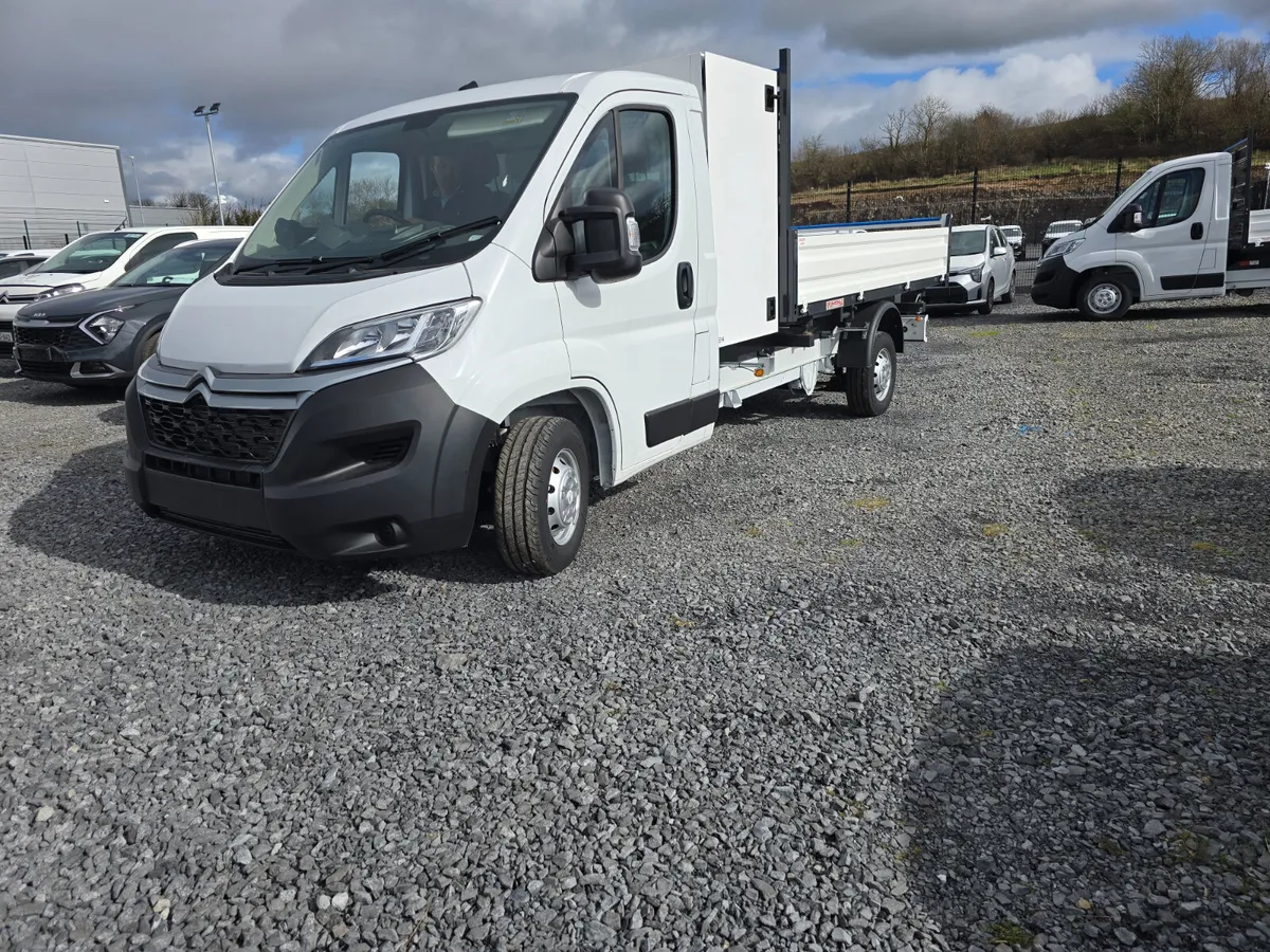 2025 CITROËN RELAY 3 WAY TIPPER - Image 1
