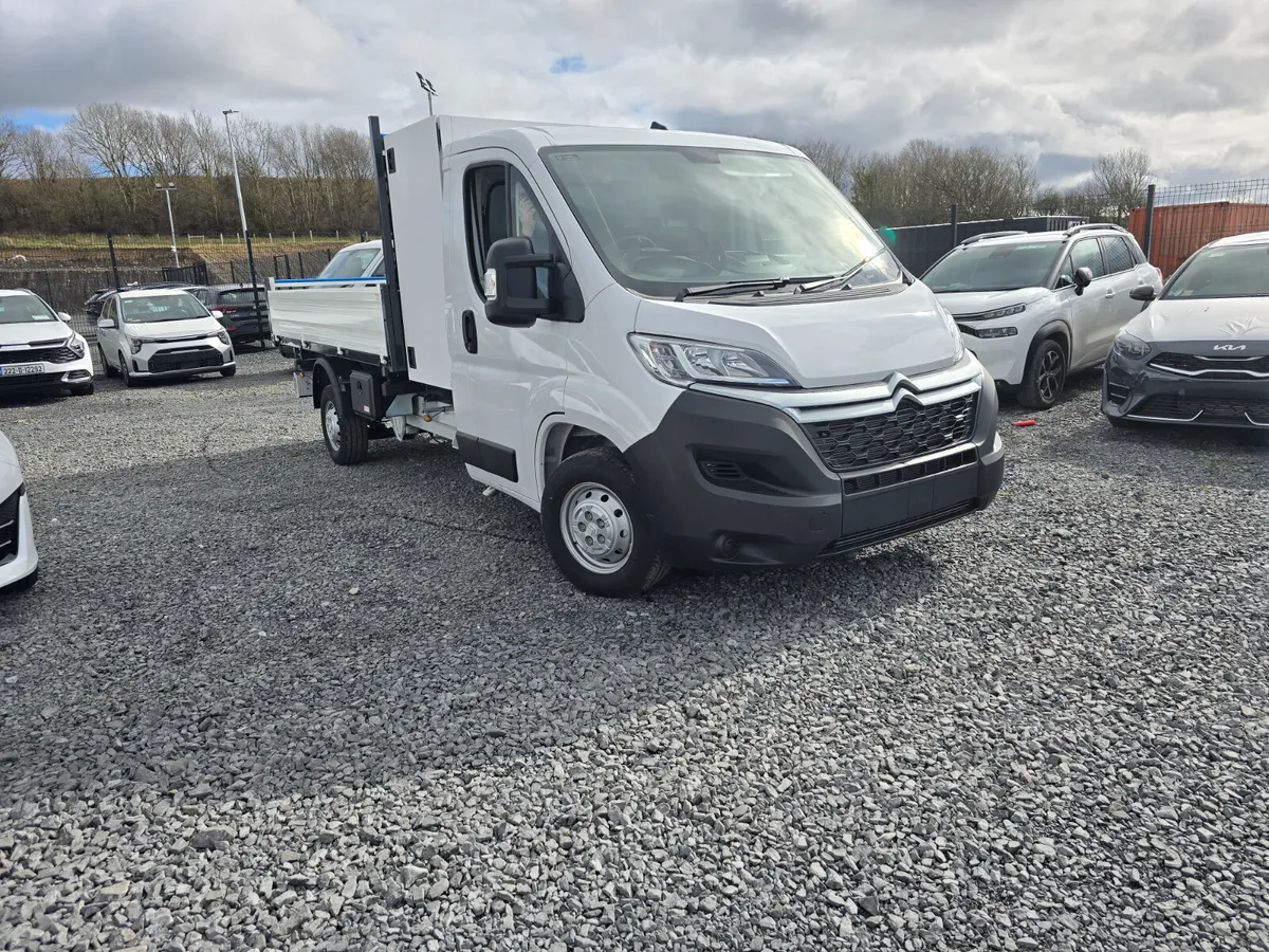 2025 CITROËN RELAY 3 WAY TIPPER - Image 2