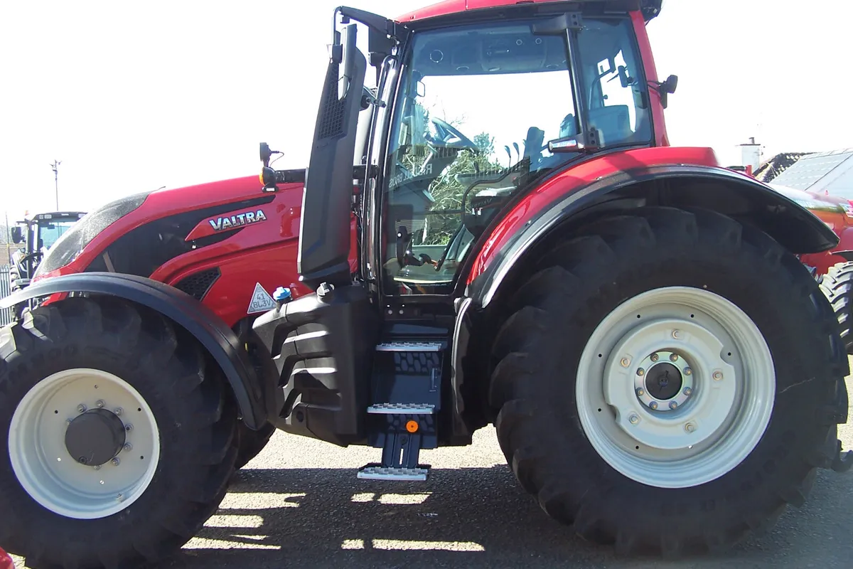 New Valtra T155 - Image 4
