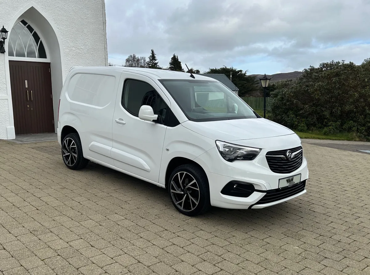 2021 Vauxhall Combo Sportive 1.5 100bhp 3seater - Image 1