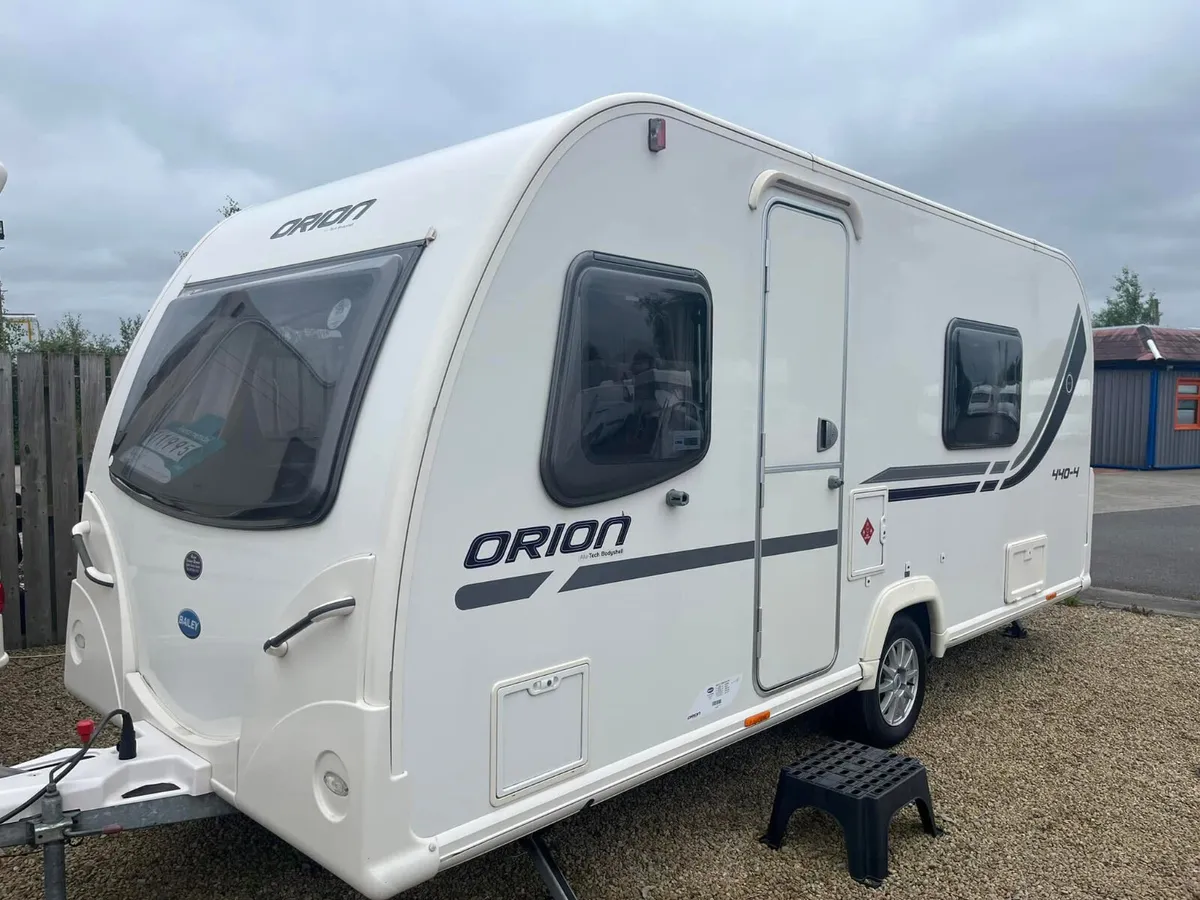 2011 BAILEY ORION 440 4/5 BERTH MINT CARAVAN - Image 1