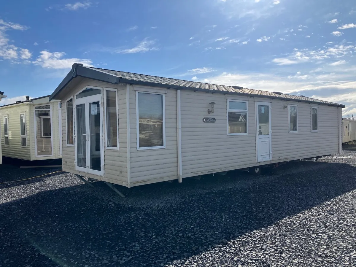 ARE YOU LOOKING FOR GIANT BEDROOM. 38X12. 2BED - Image 1