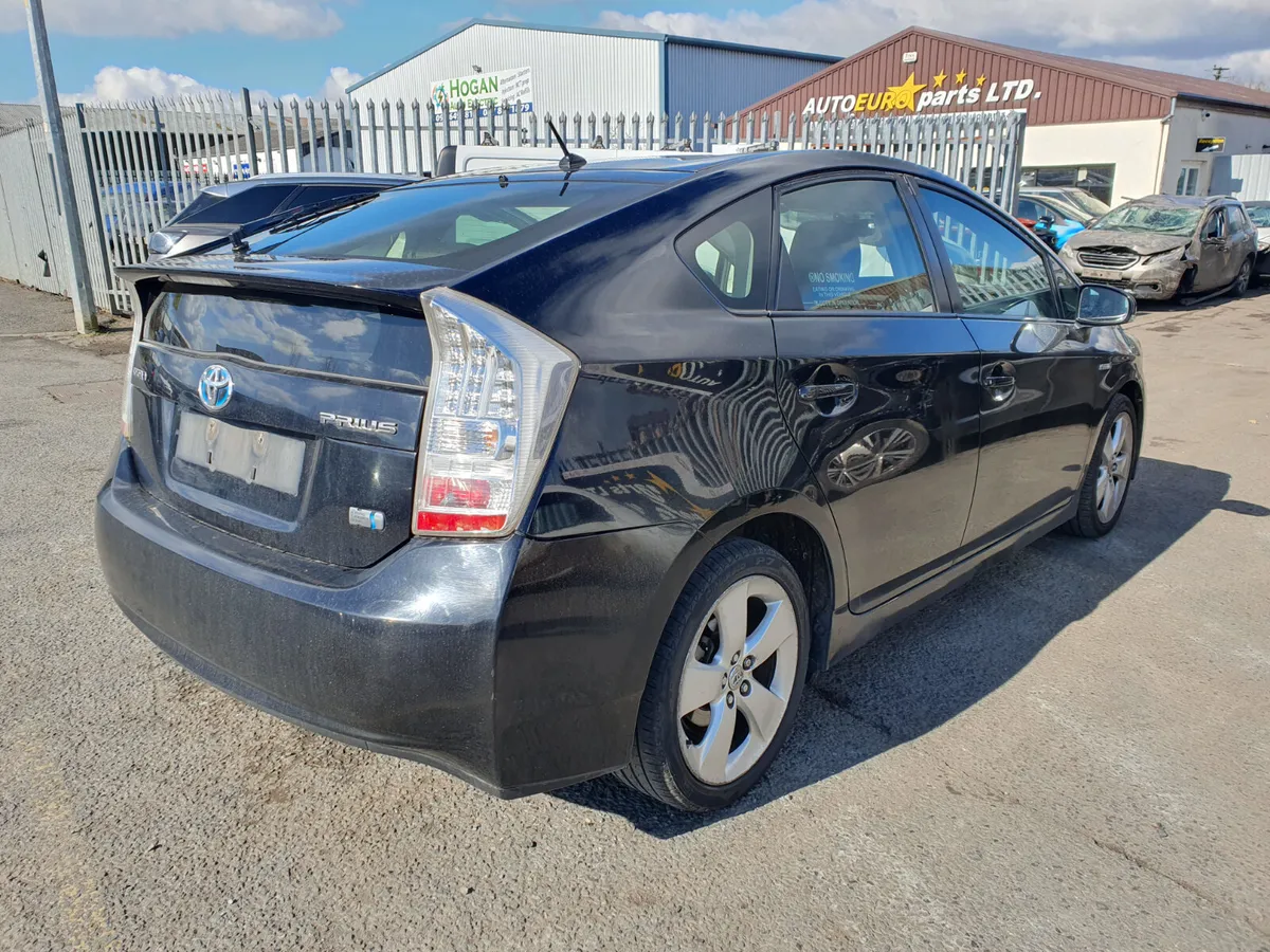 10 TOYOTA PRIUS  1.8 HYBRID FOR BREAKING - Image 3