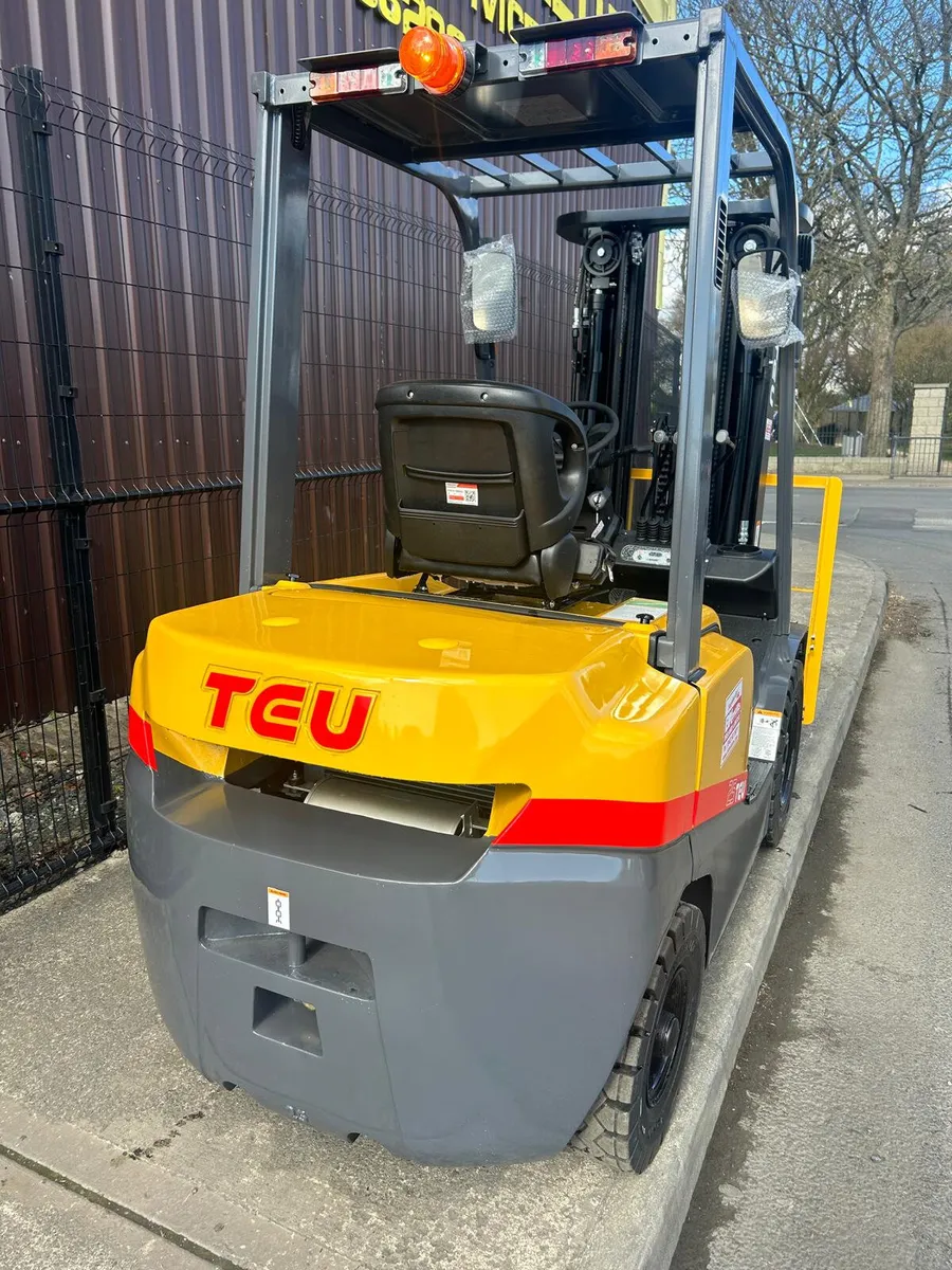 NEW TEU Forklifts - Image 3
