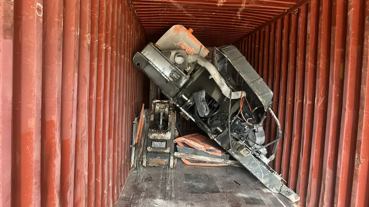 Exports Doosan Hitachi Komatsu Diggers Rubber Duck - Image 1