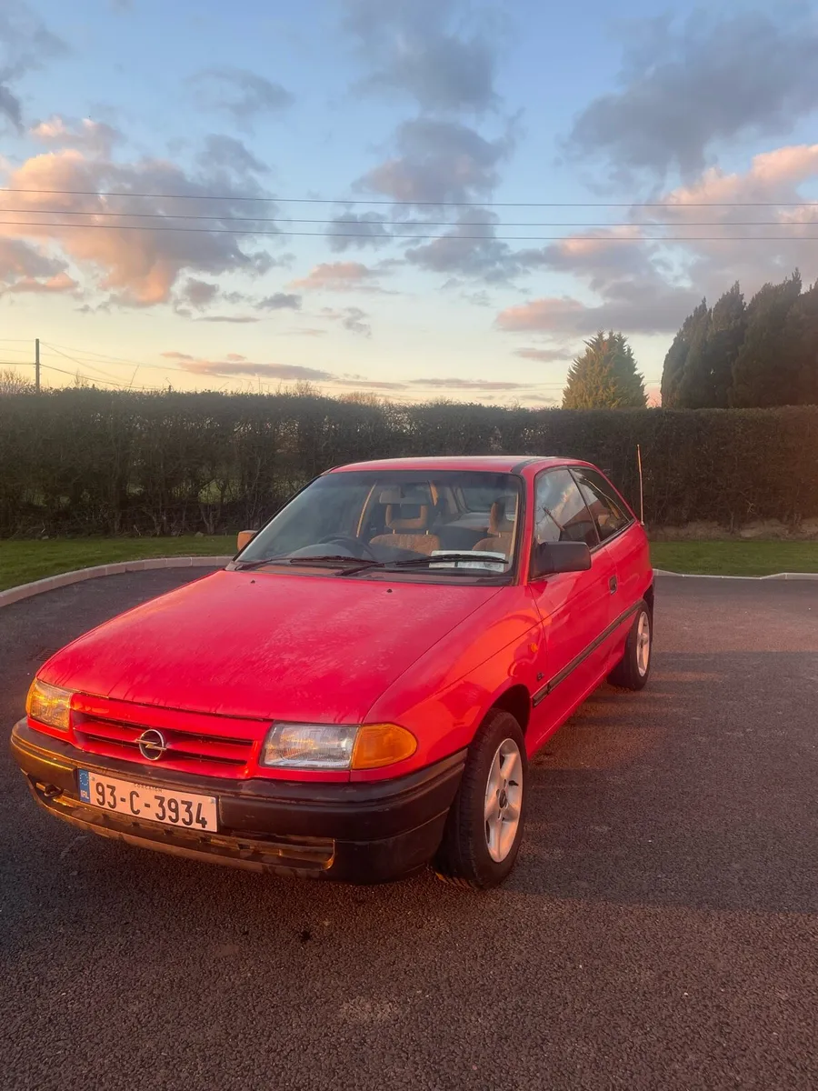 Opel Astra GL 1.4 - Image 1