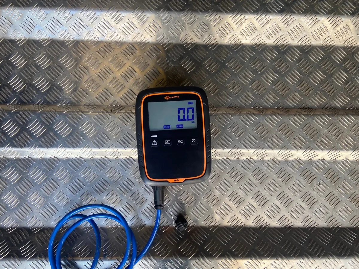 weigh scales head scoops wands and solar fences - Image 2