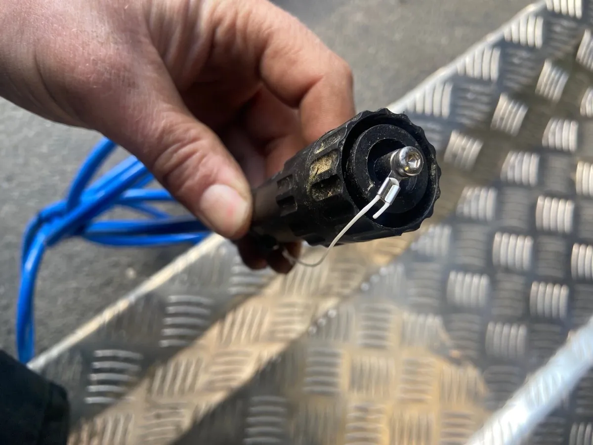 weigh scales head scoops wands and solar fences - Image 3