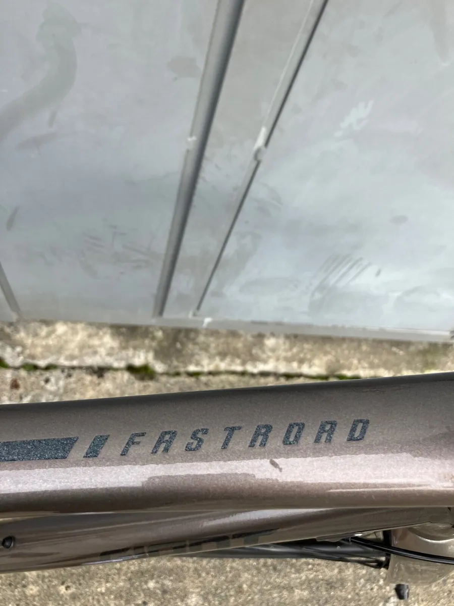 Giant fast road  bike. ( model 1 ) - Image 2