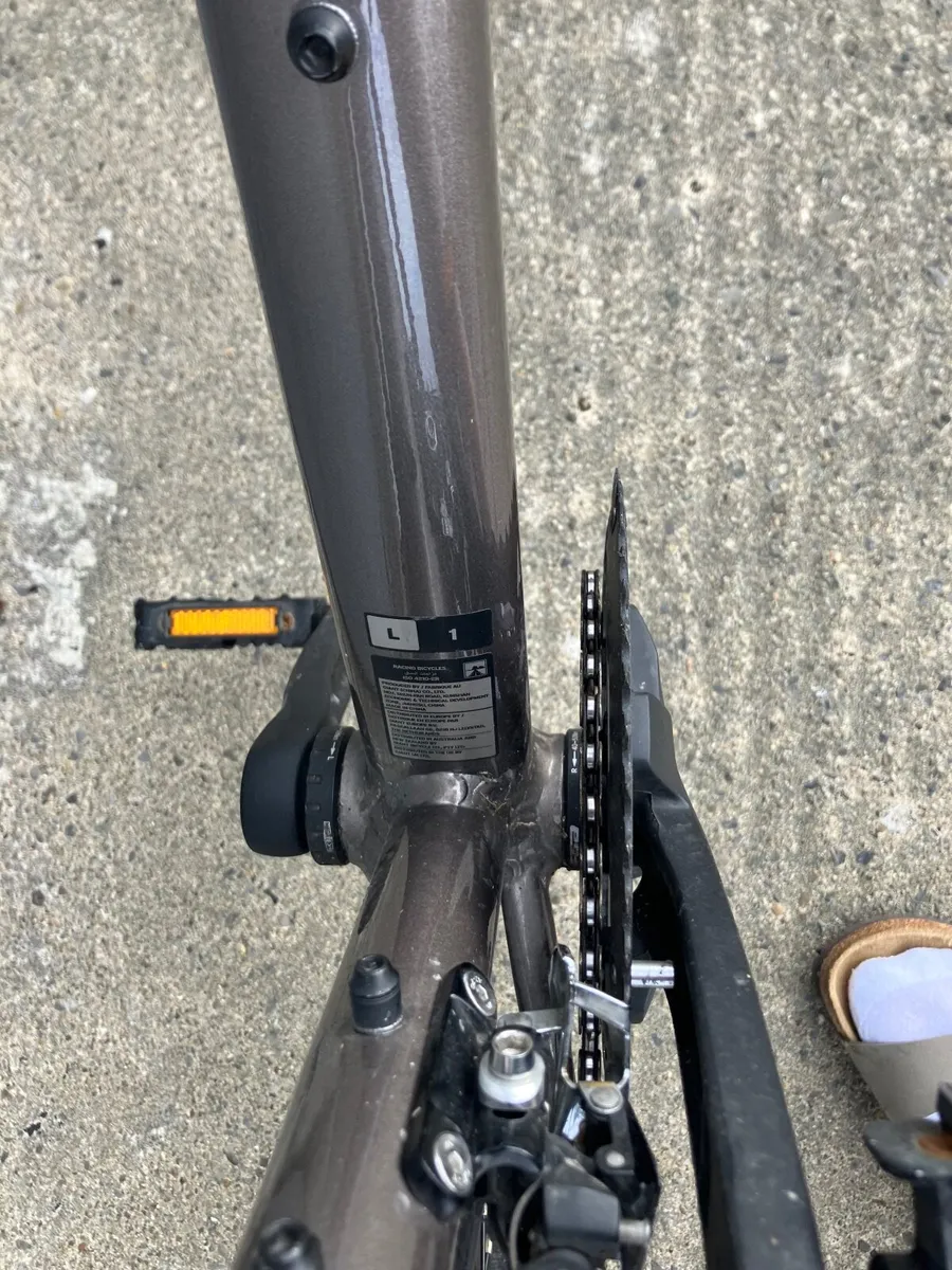 Giant fast road  bike. ( model 1 ) - Image 3