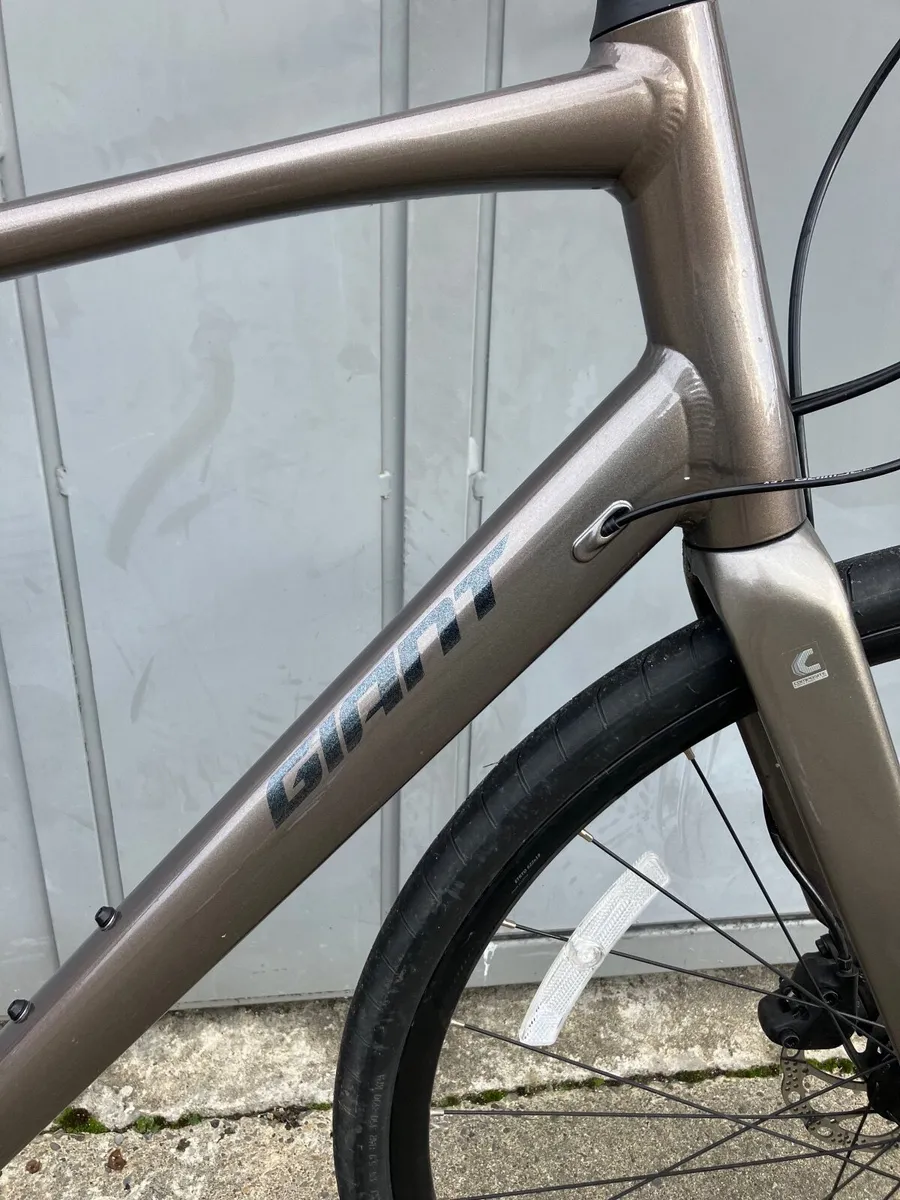 Giant fast road  bike. ( model 1 ) - Image 4