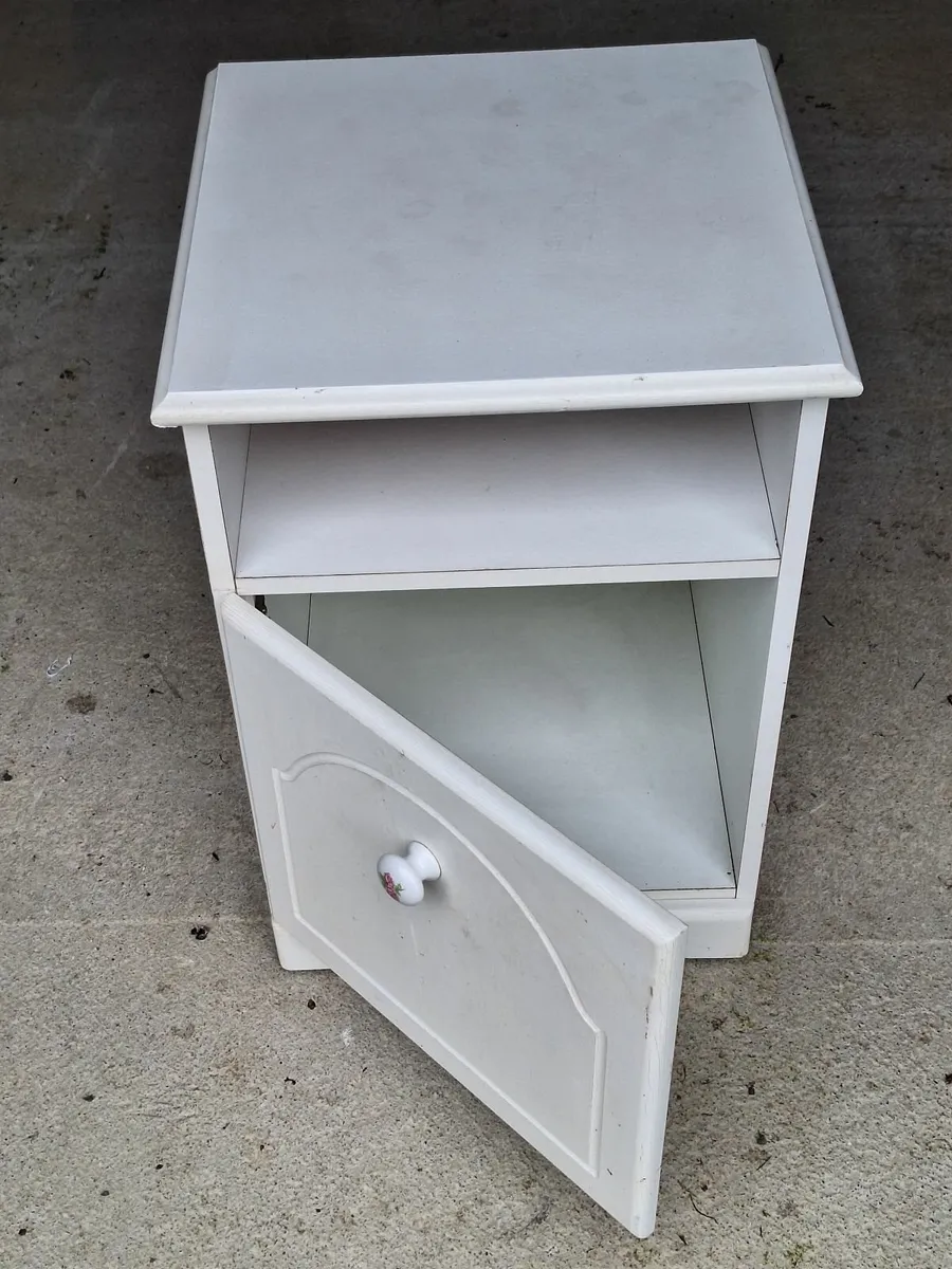 Bed room furniture - Image 1