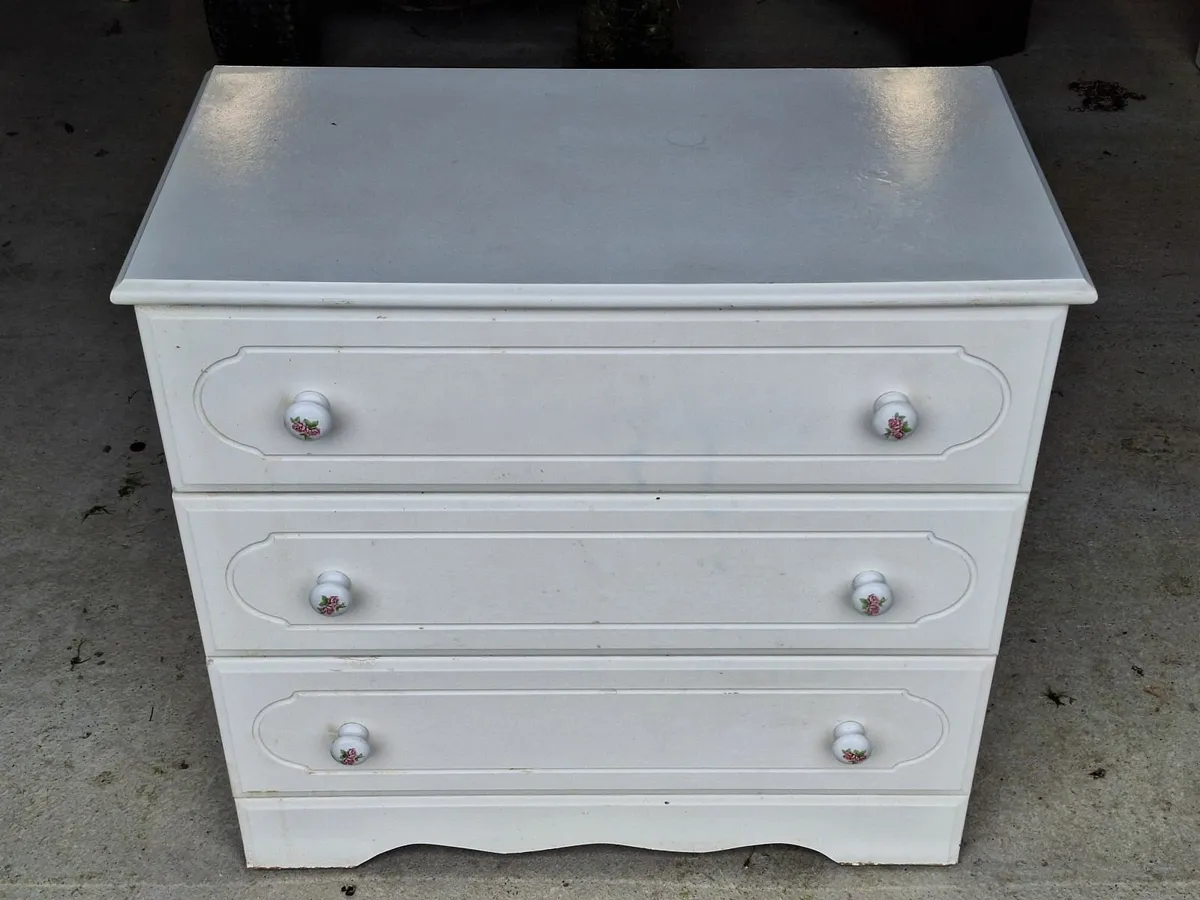 Bedroom furniture - Image 1