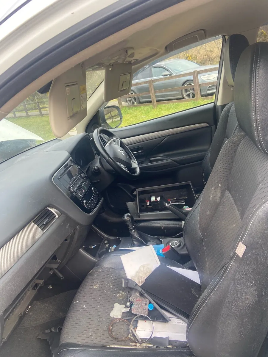 2015 Mitsubishi Outlander (breaking) - Image 2