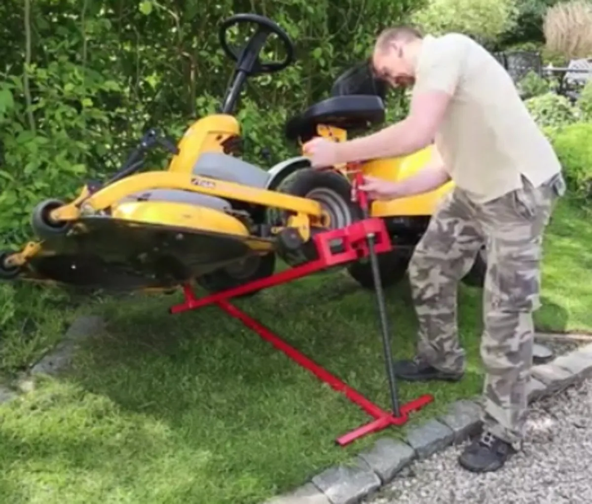 NOW €95 Ride on Mower Lift - Image 1