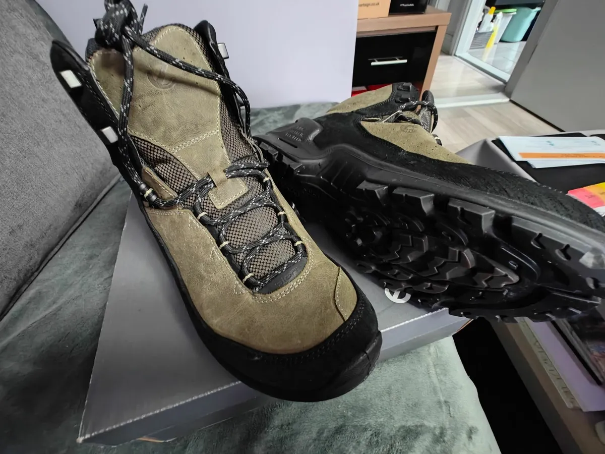 ECCO Men's Hiking boots - Image 1