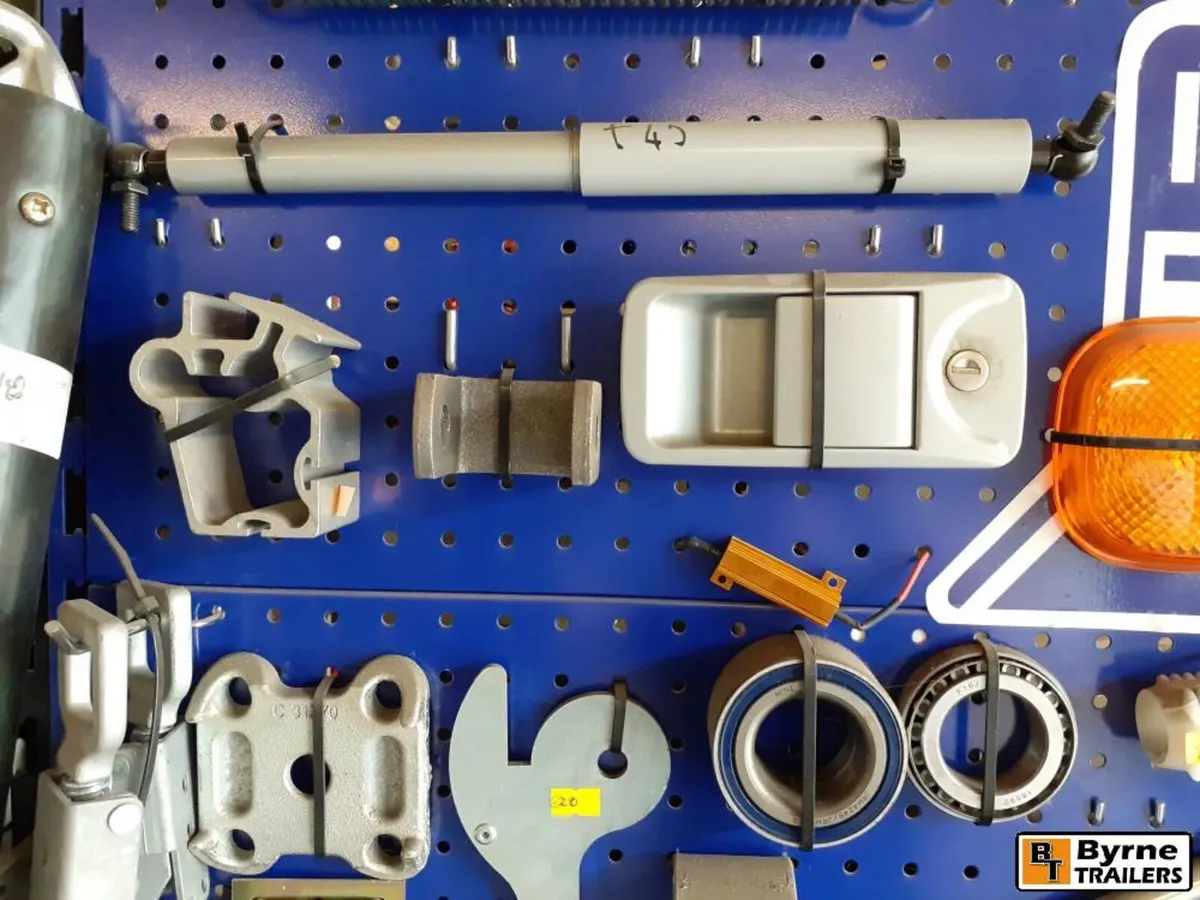 Parts to suit ifor williams horsebox - Image 1