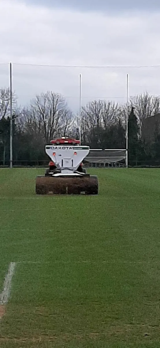 SAND Spreading SPORT Pitch - Image 3
