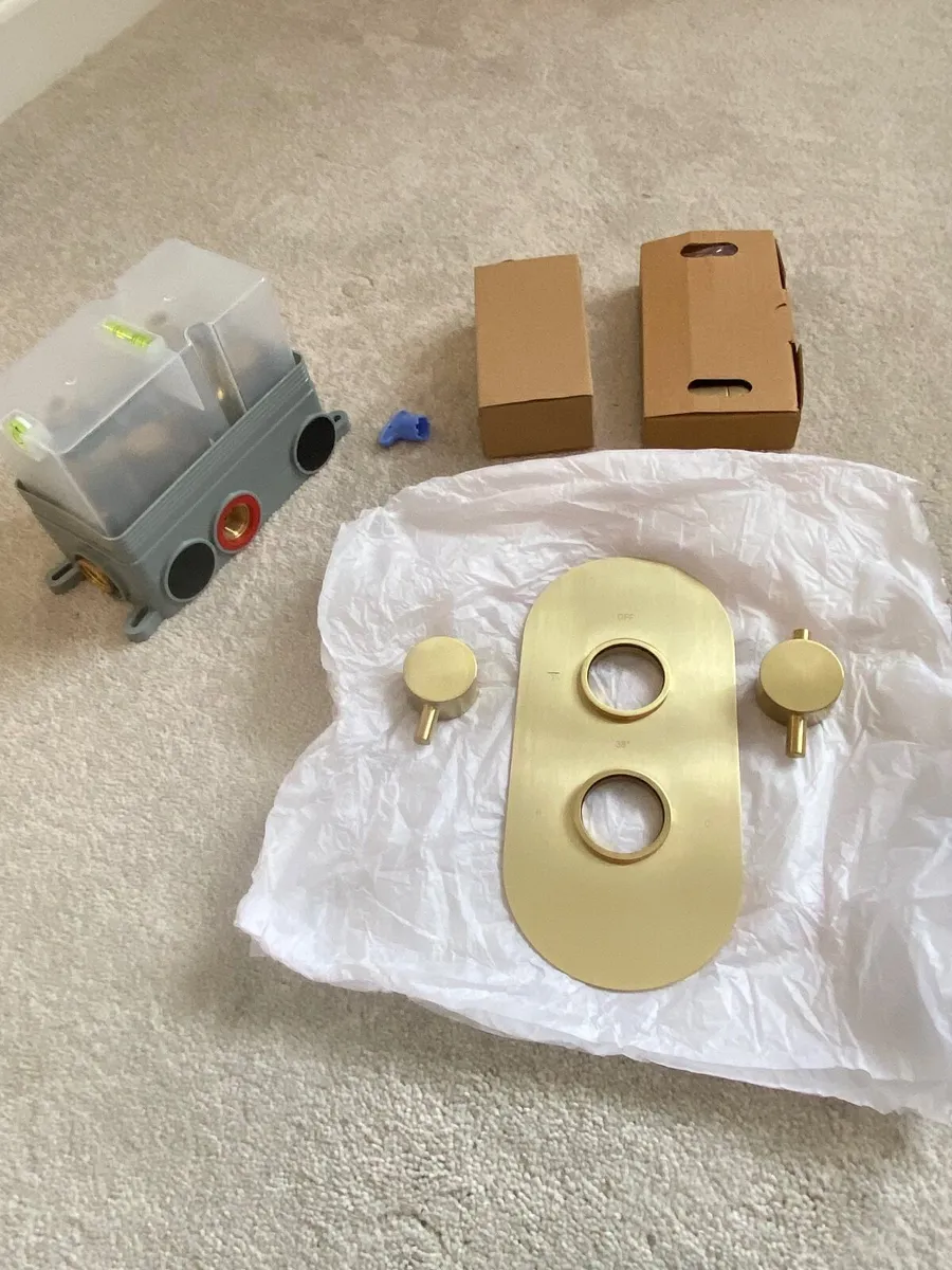 Bathroom shower and bath system - Image 4