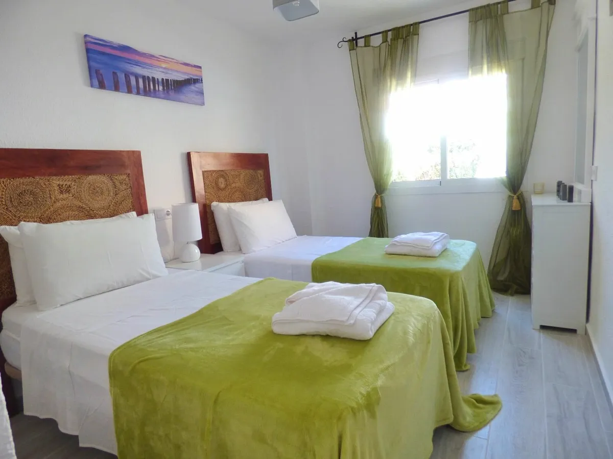 Torremolinos 2 bed apartment 2 min walk to beach - Image 1