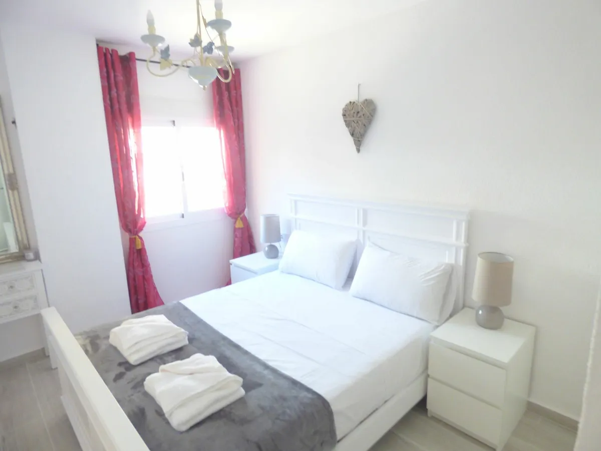 Torremolinos 2 bed apartment 2 min walk to beach - Image 2