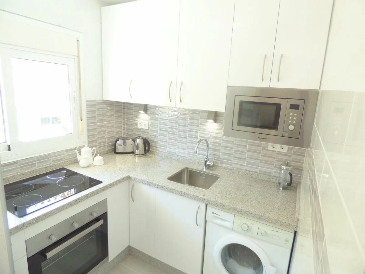 Torremolinos 2 bed apartment 2 min walk to beach - Image 3