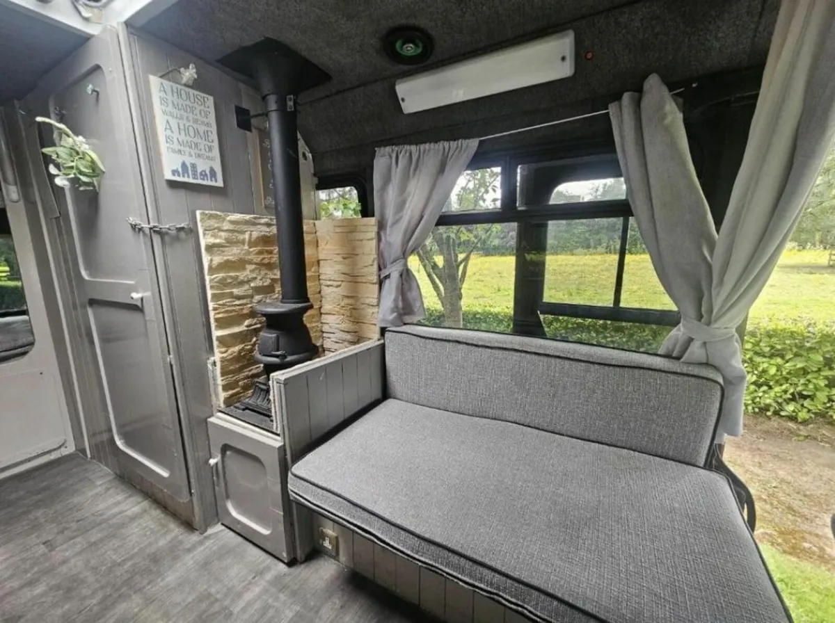 Camper van Ford Transit Restored Vintage  TURBO - Image 4