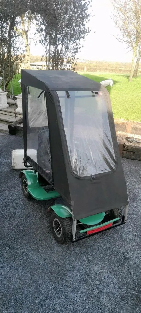 Golf buggy - Image 1