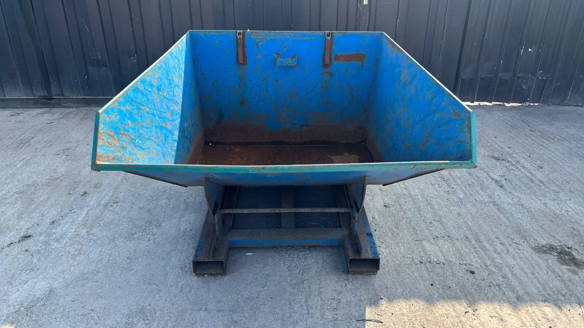 Tipping Skip - Image 2
