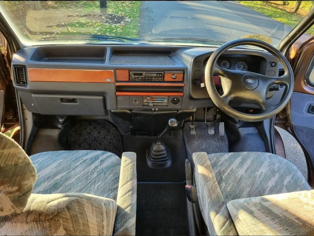 Camper van Ford Transit Restored Vintage - Image 2