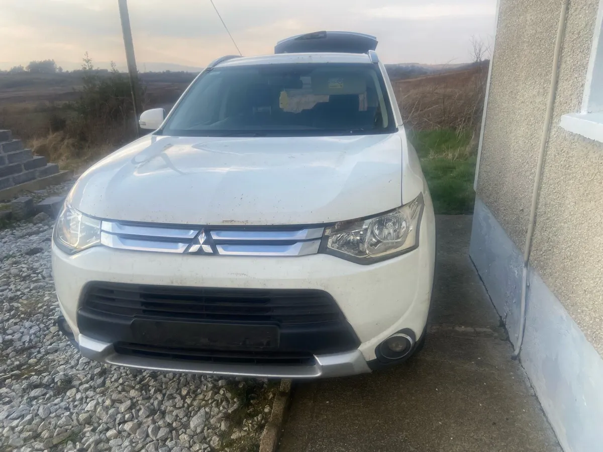 2015 Mitsubishi Outlander (breaking) - Image 1