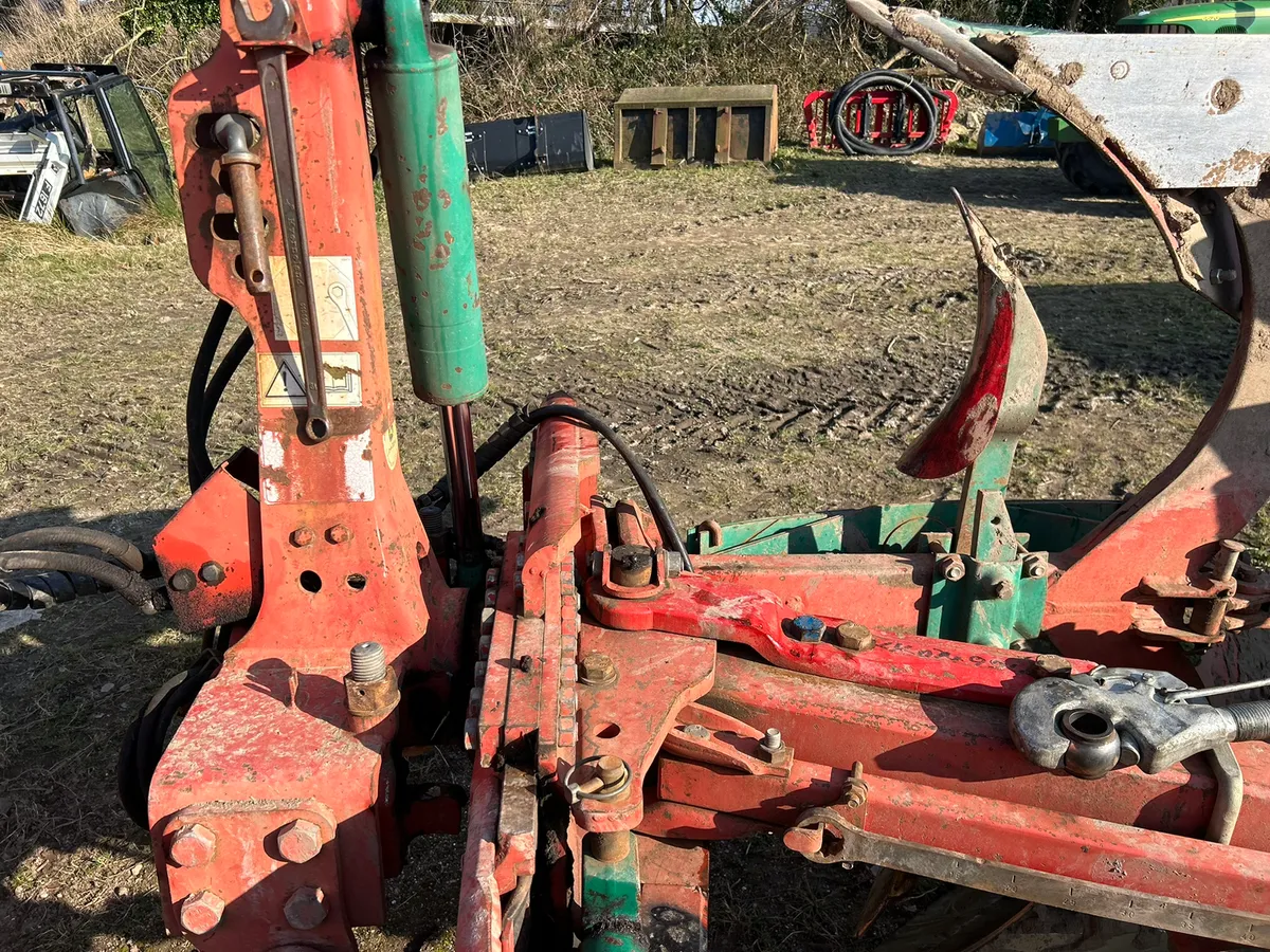 Kverneland 5 furrow plough €11950 Plus Vat - Image 4