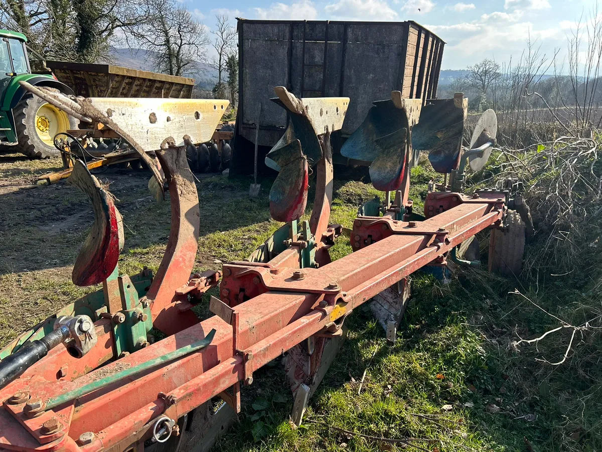 Kverneland 5 furrow plough €11950 Plus Vat - Image 3
