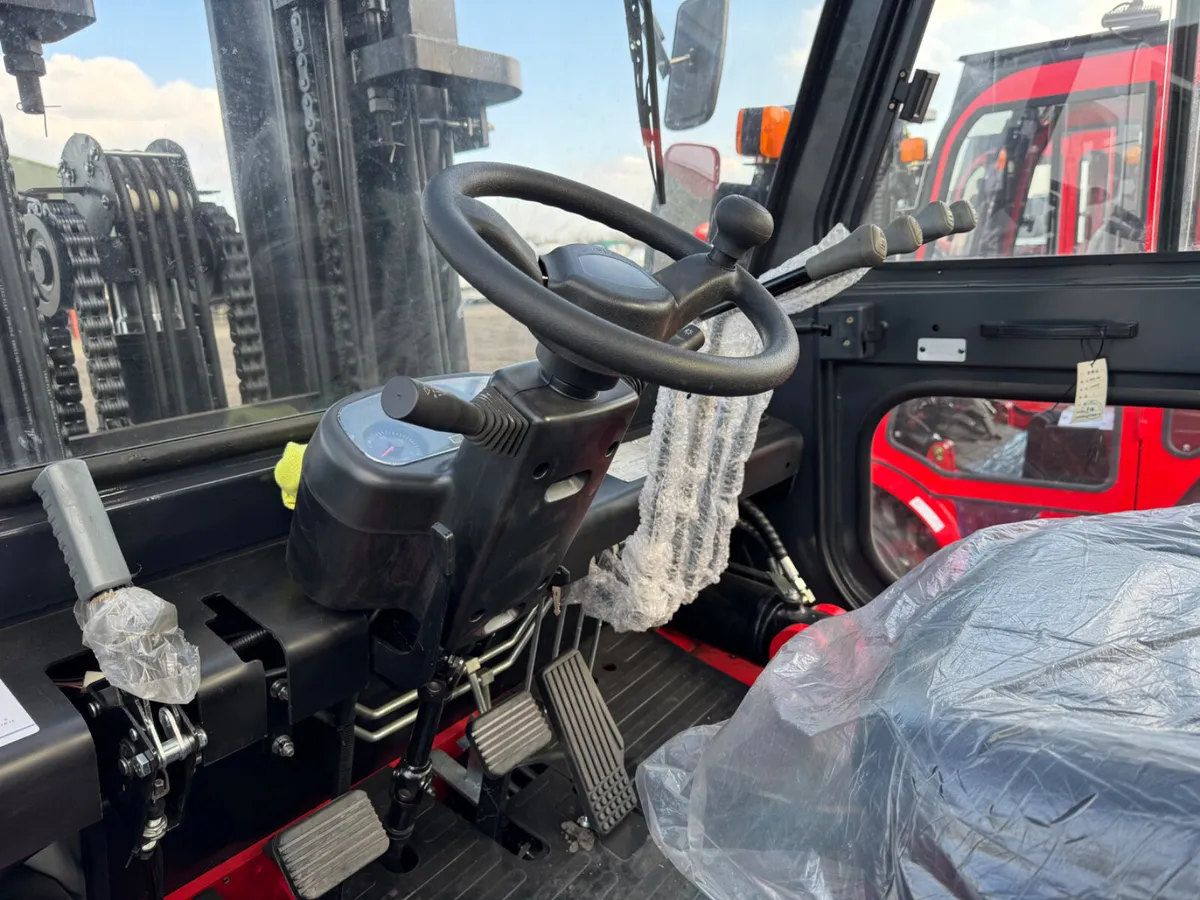 Ex demo  2025 YangFT 7 Ton Fork lift - Image 4