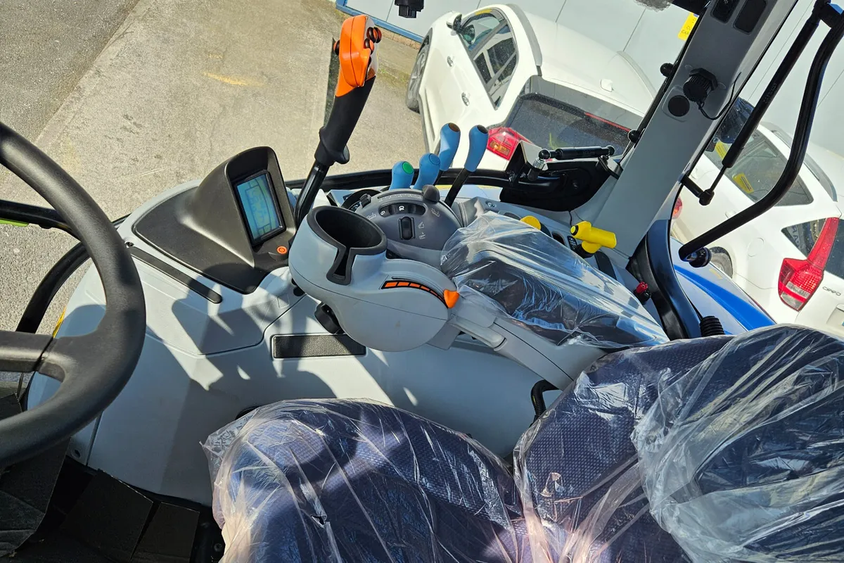NEW HOLLAND T7.165S - Image 4