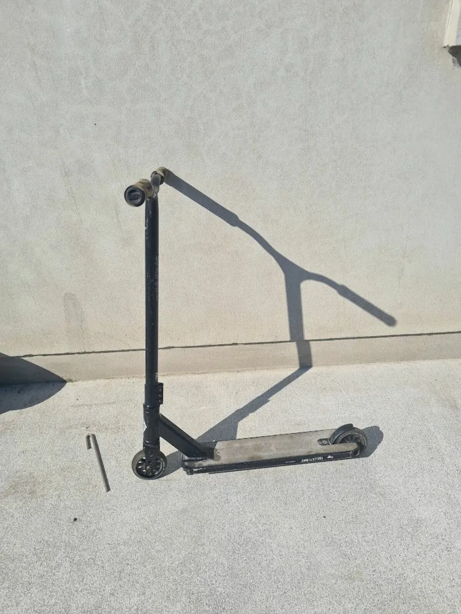 Slamm Classic is a beginner stunt scooter - Image 2