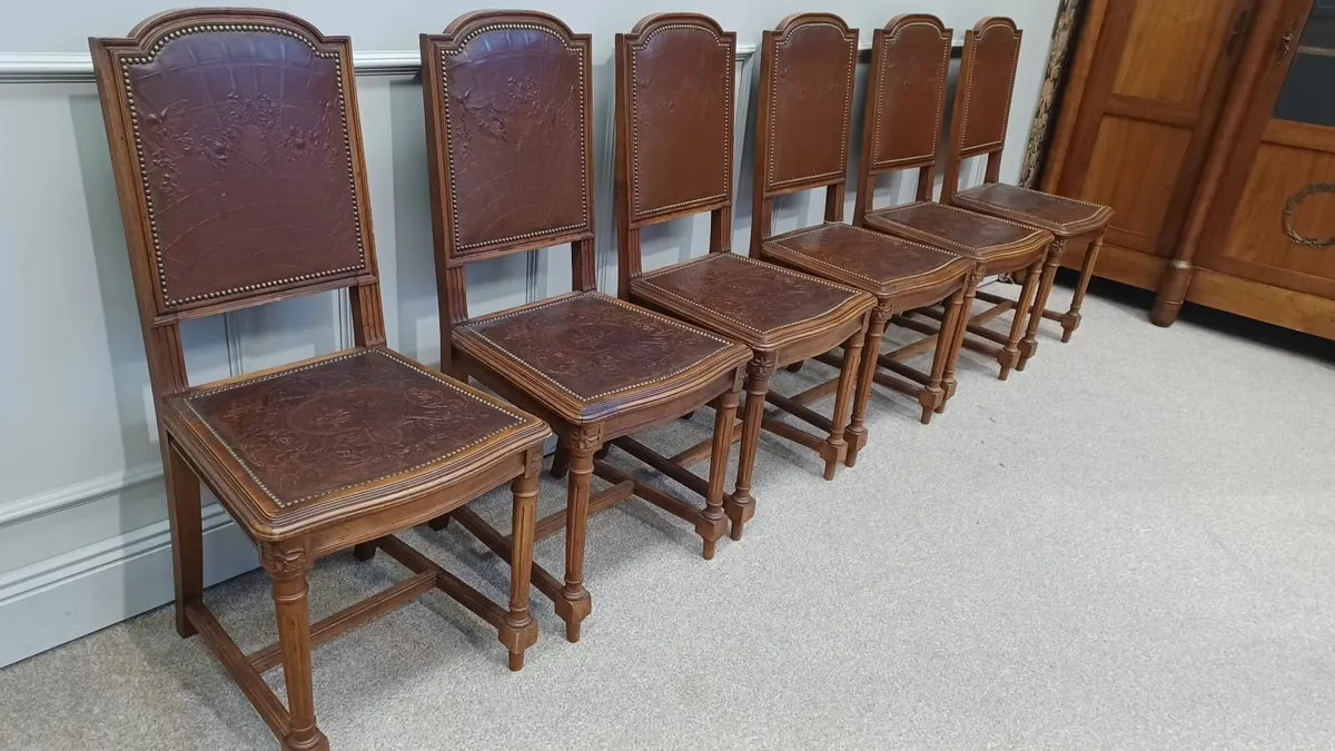6 chairs with embossed leather - Image 4