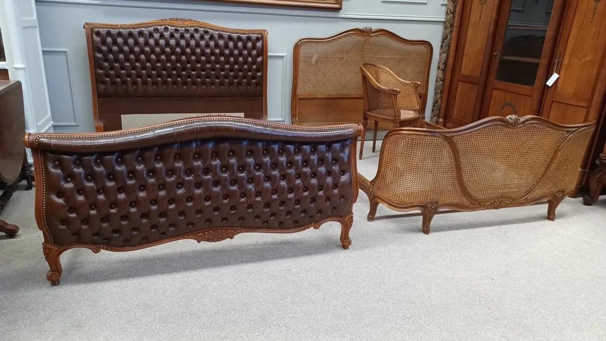 King size Capitonne and corbeille bed - Image 1