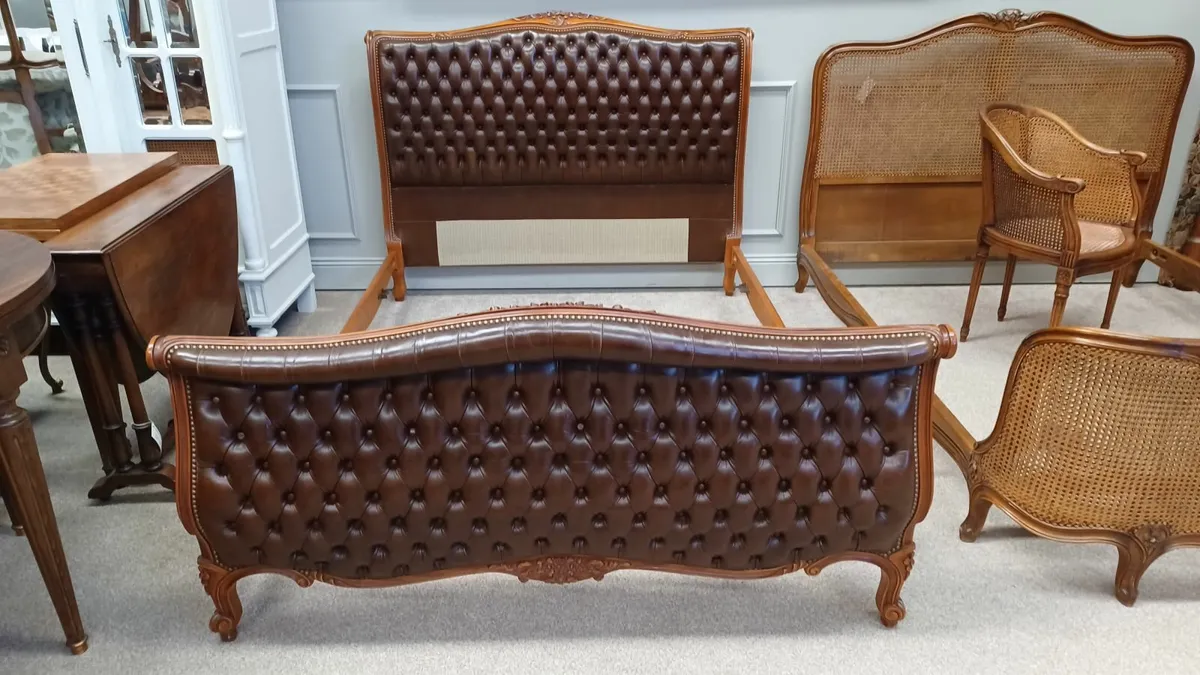 King size Capitonne and corbeille bed - Image 3