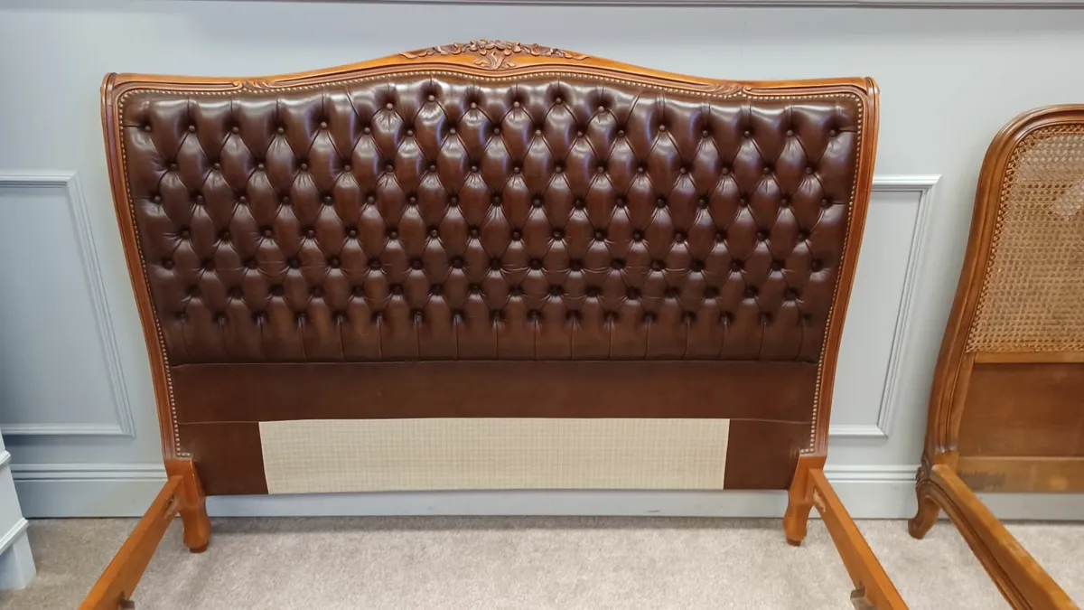 King size Capitonne and corbeille bed - Image 4