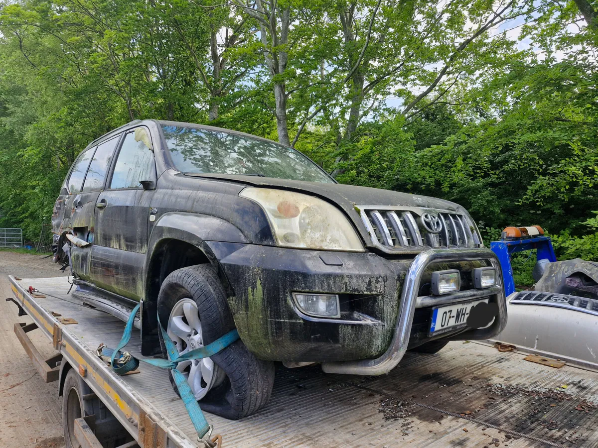 Toyota landcruiser 03 to 10 breaking for parts - Image 1