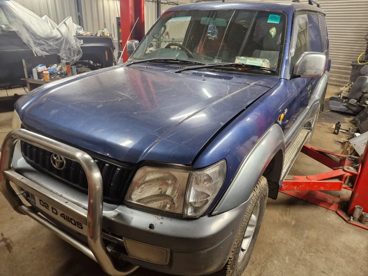 Toyota landcruiser 2002 breaking for parts - Image 2