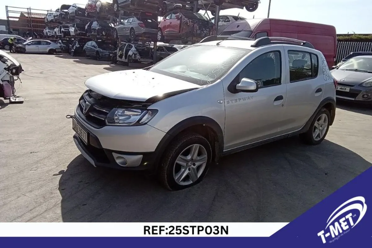 2015 DACIA SANDERO STEPWAY BREAKING FOR PARTS - Image 2