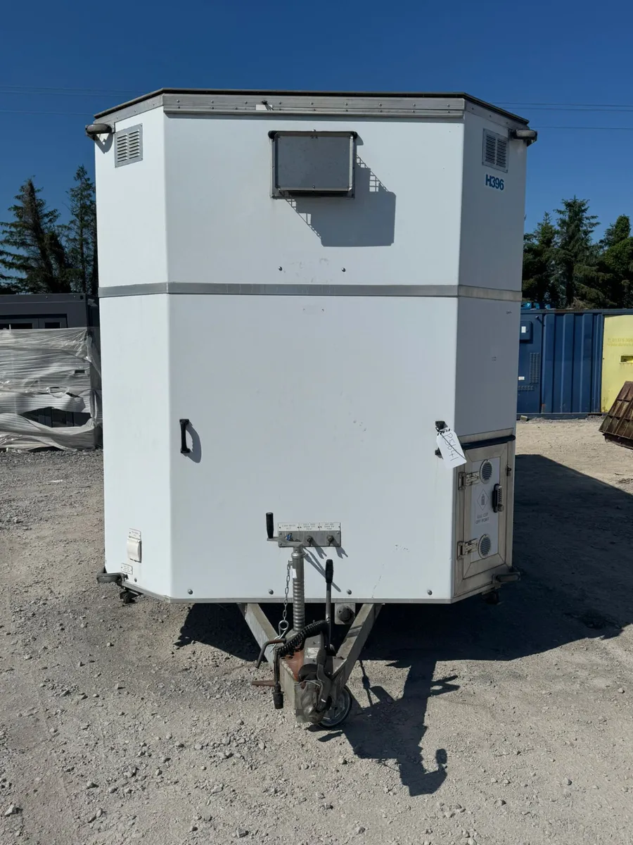 Lynton Maxi Towable Shower Unit - Image 3