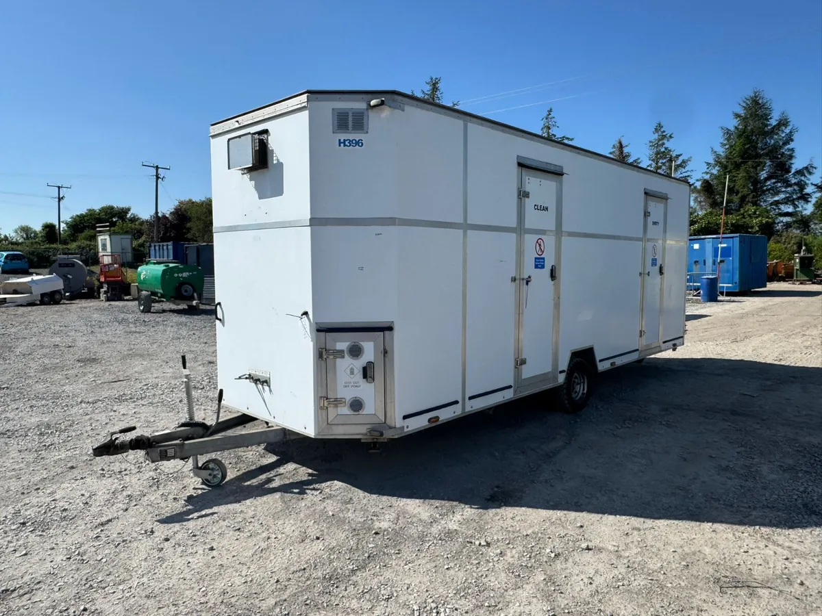 Lynton Maxi Towable Shower Unit - Image 1