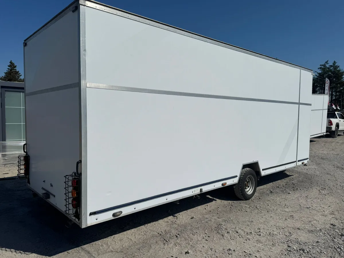 Lynton Maxi Towable Shower Unit - Image 2