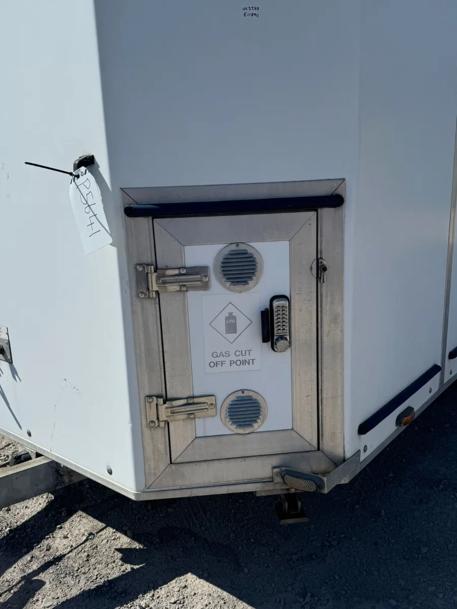 Lynton Maxi Towable Shower Unit - Image 4