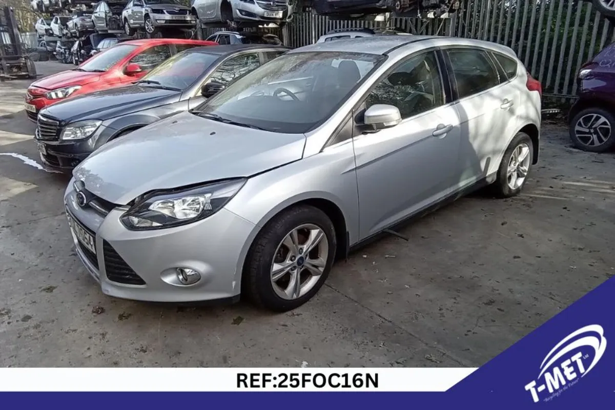 2014 FORD FOCUS BREAKING FOR PARTS - Image 1